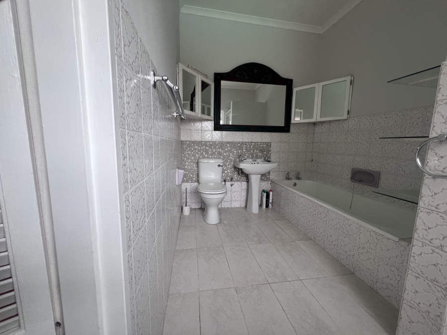 To Let 1 Bedroom Property for Rent in Table View Western Cape